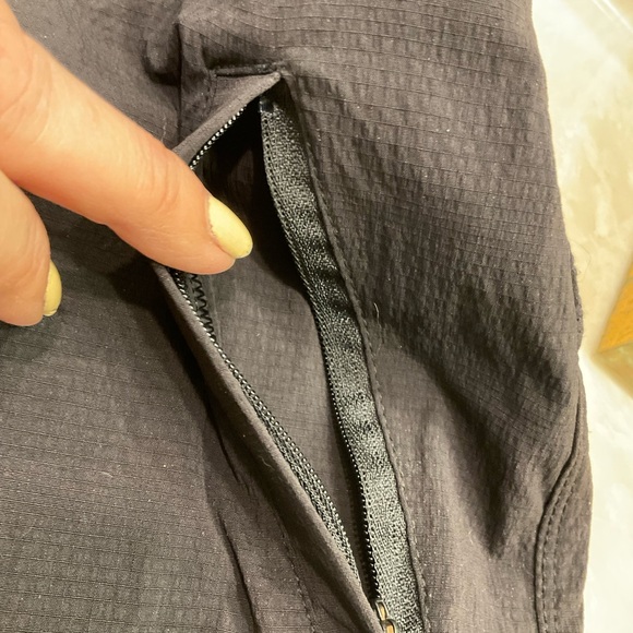 Athleta Trekkie Bermuda 2.0 Shorts Black Ripstop Stretch Athletic Hiking, Sz 2 - Picture 6 of 14